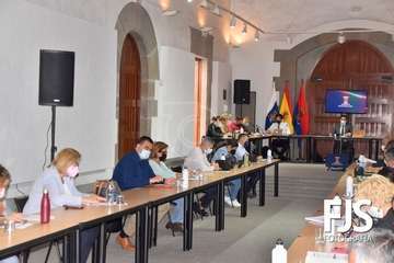 El Pacto de Telde hace valer su mayoría para aprobar definitivamente el presupuesto municipal para 2021/Francisco Javier Santana Ravelo.